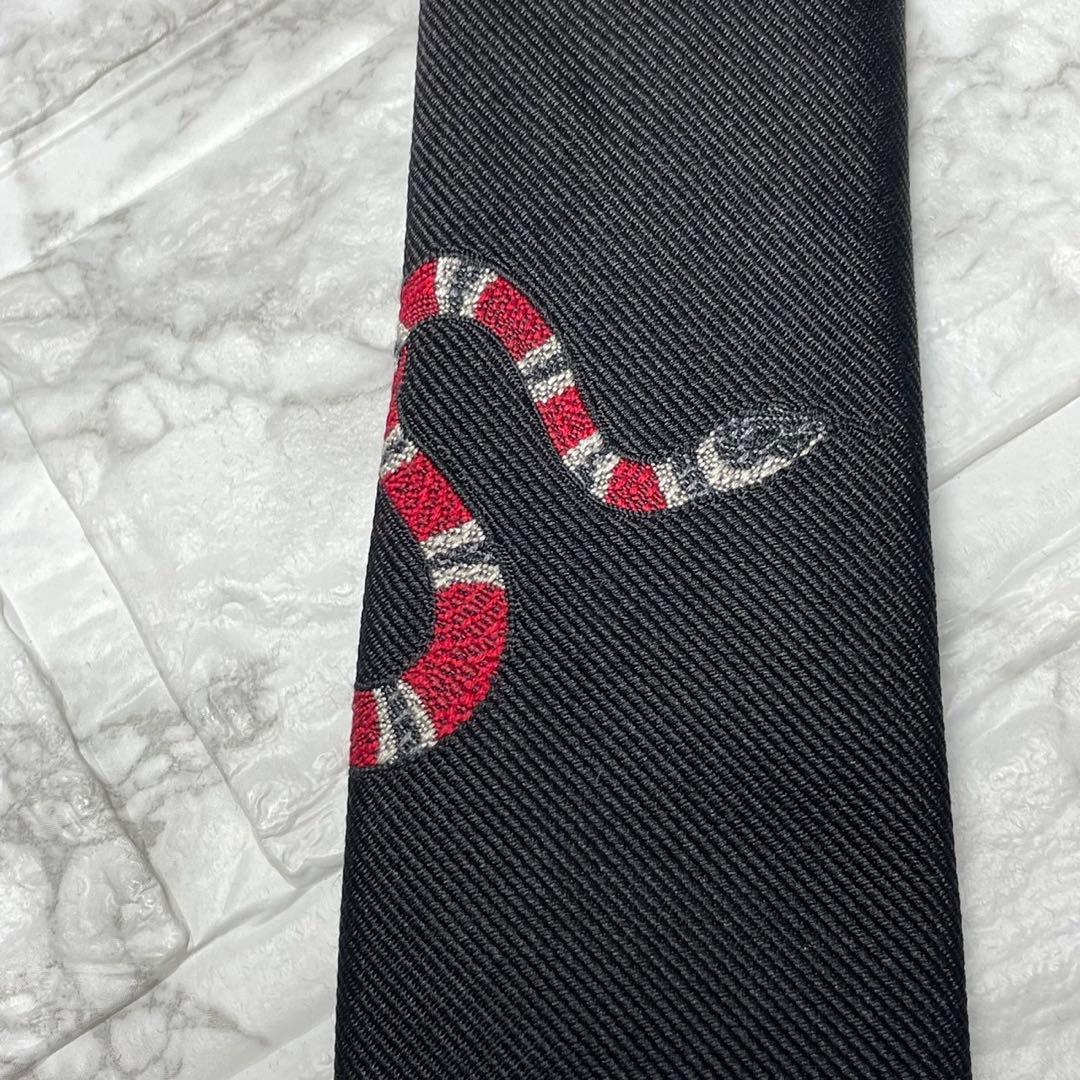 グッチ　GUCCI ネクタイ　ソリッドタイ　ヘビ　スネーク　アニマリエ　スーツ