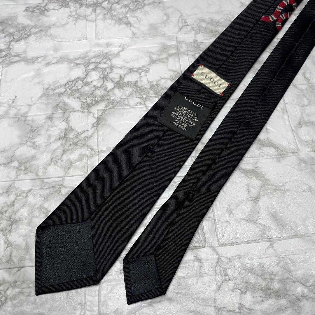 グッチ　GUCCI ネクタイ　ソリッドタイ　ヘビ　スネーク　アニマリエ　スーツ