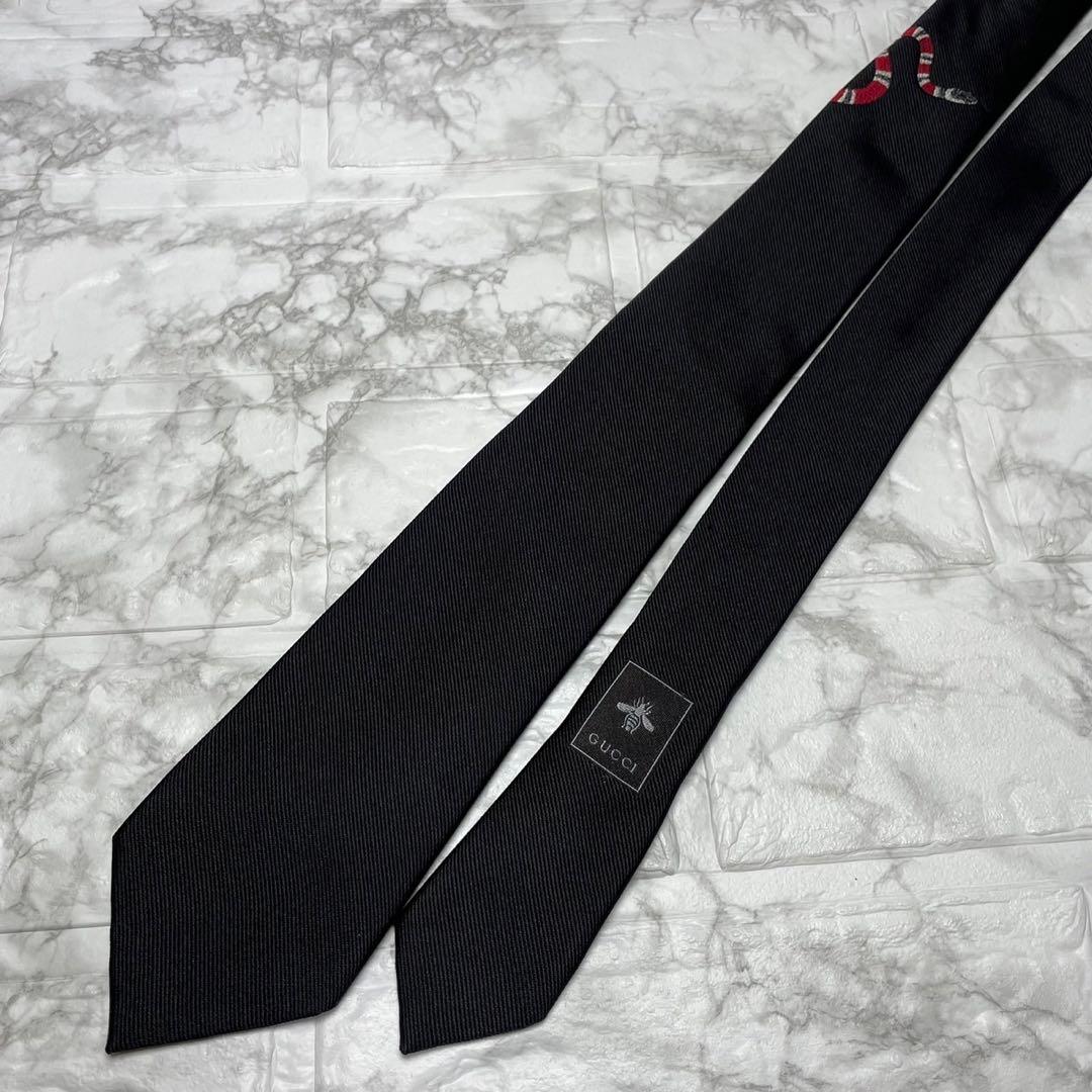 グッチ　GUCCI ネクタイ　ソリッドタイ　ヘビ　スネーク　アニマリエ　スーツ