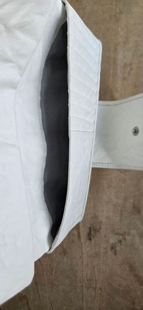 ZUCCa エンボスウォレット