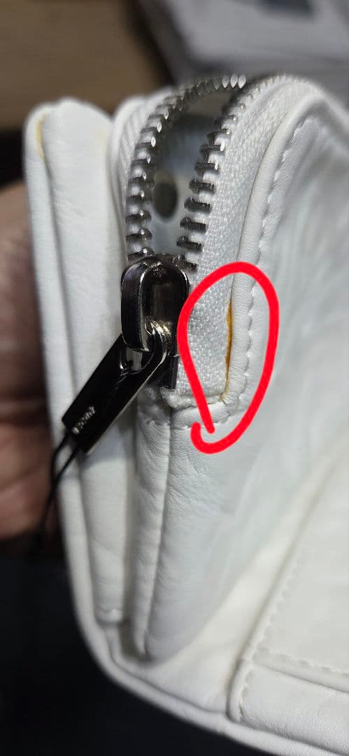 ZUCCa エンボスウォレット