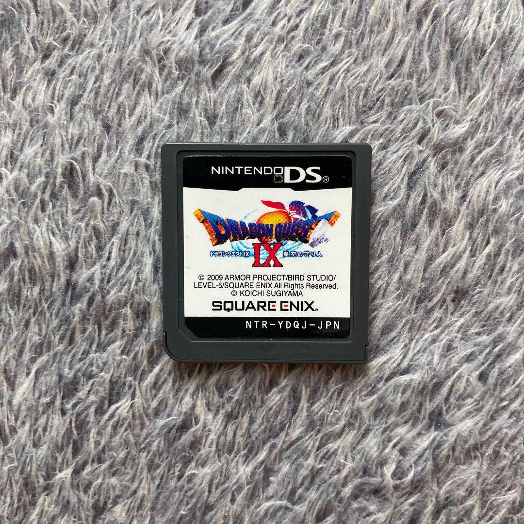 ニンテンドーDS本体グレー、ソフト4本セット（ドラゴンクエスト9など）