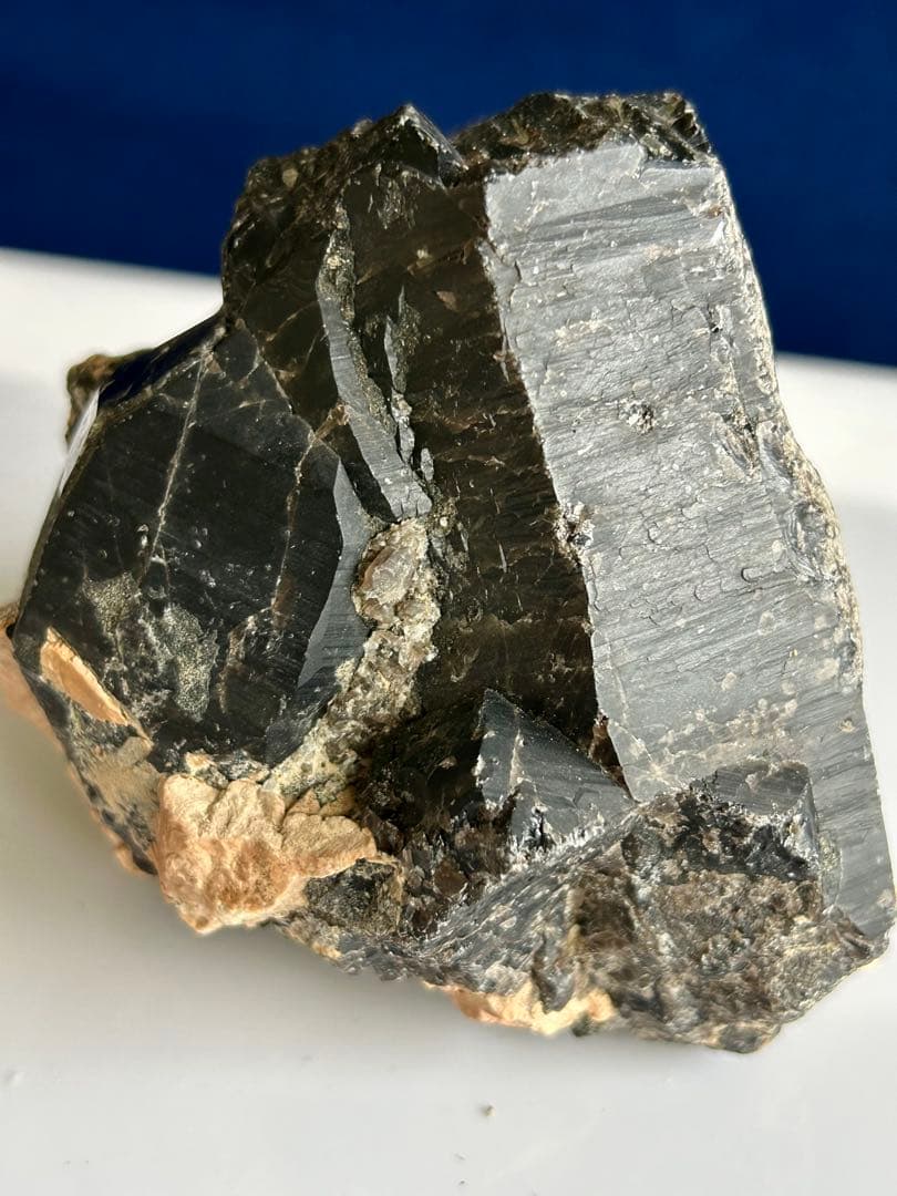 【超特大830g】強力な魔除けの石！ モリオン（黒水晶）クラスター/原石 鑑賞石