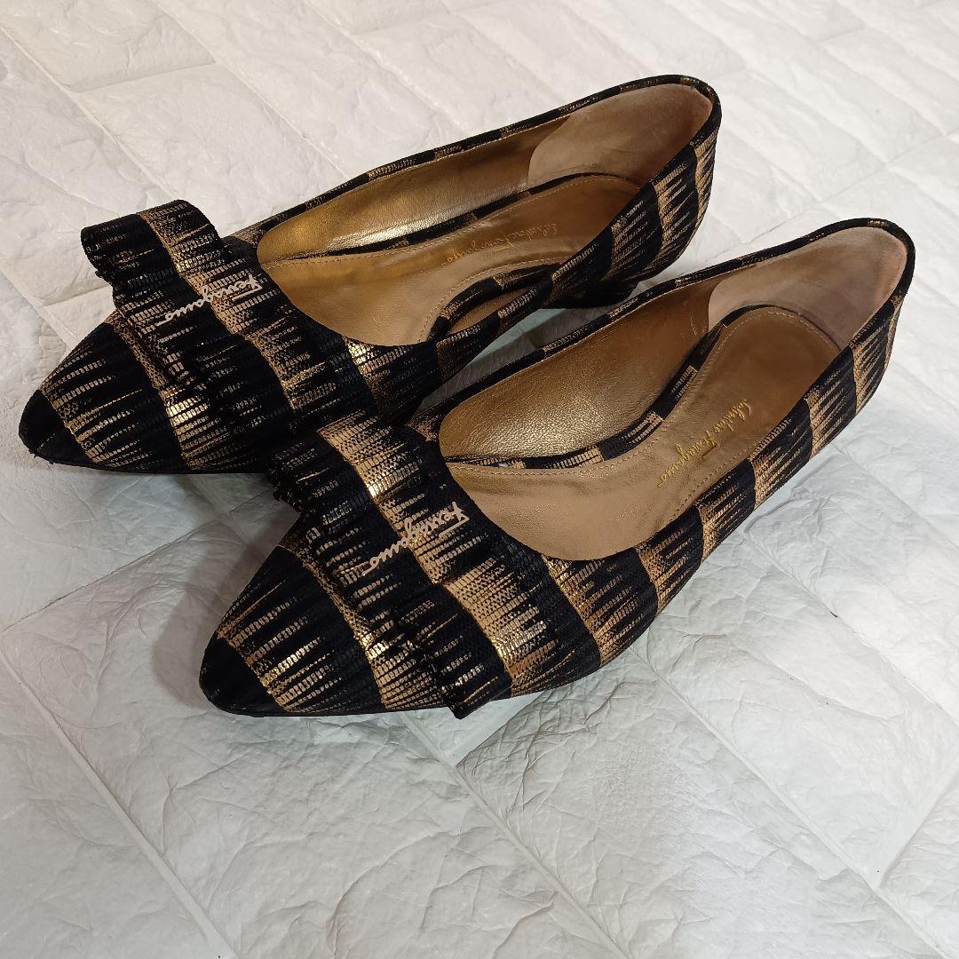 サルヴァトーレフェラガモ　パンプス　24　黒　ブラック　ゴールド　7D