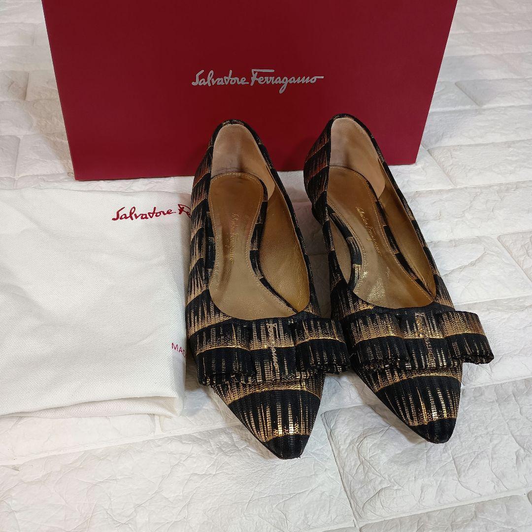 サルヴァトーレフェラガモ　パンプス　24　黒　ブラック　ゴールド　7D