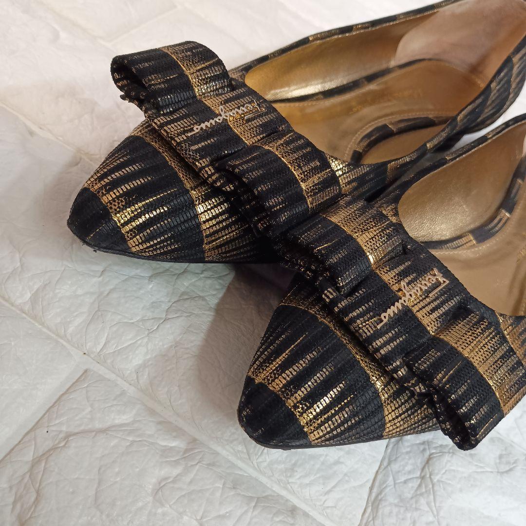 サルヴァトーレフェラガモ　パンプス　24　黒　ブラック　ゴールド　7D