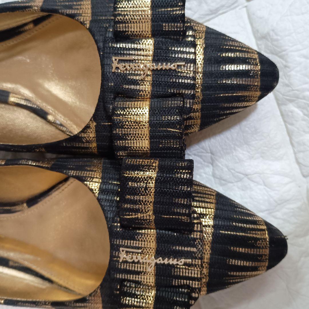 サルヴァトーレフェラガモ　パンプス　24　黒　ブラック　ゴールド　7D