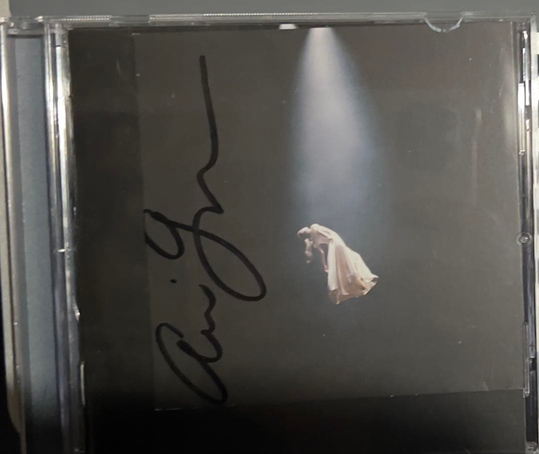 直筆サイン入り アリアナグランデ 「エターナル サンシャイン」 CD ①