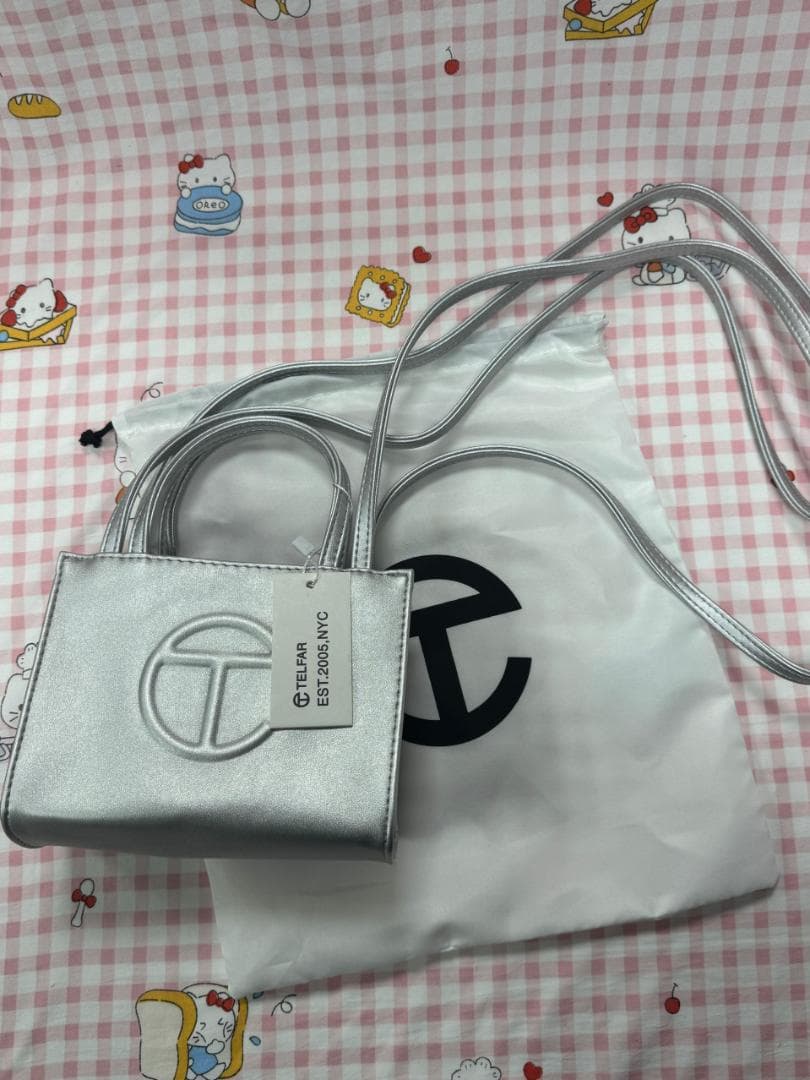 Telfar シルバーサコッシュ