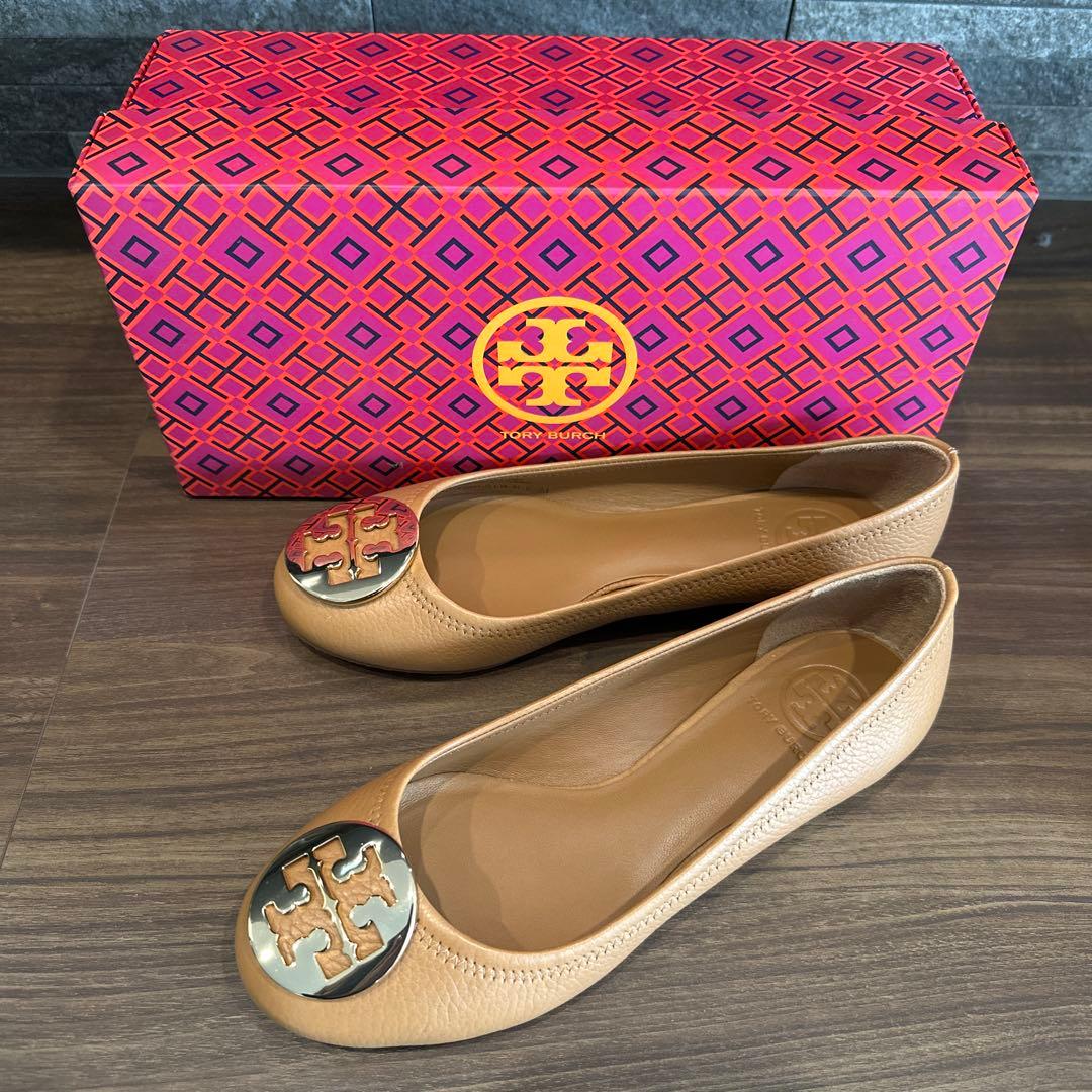 「新品・未使用」TORY BURCH ベージュフラットシューズ 23.5cm