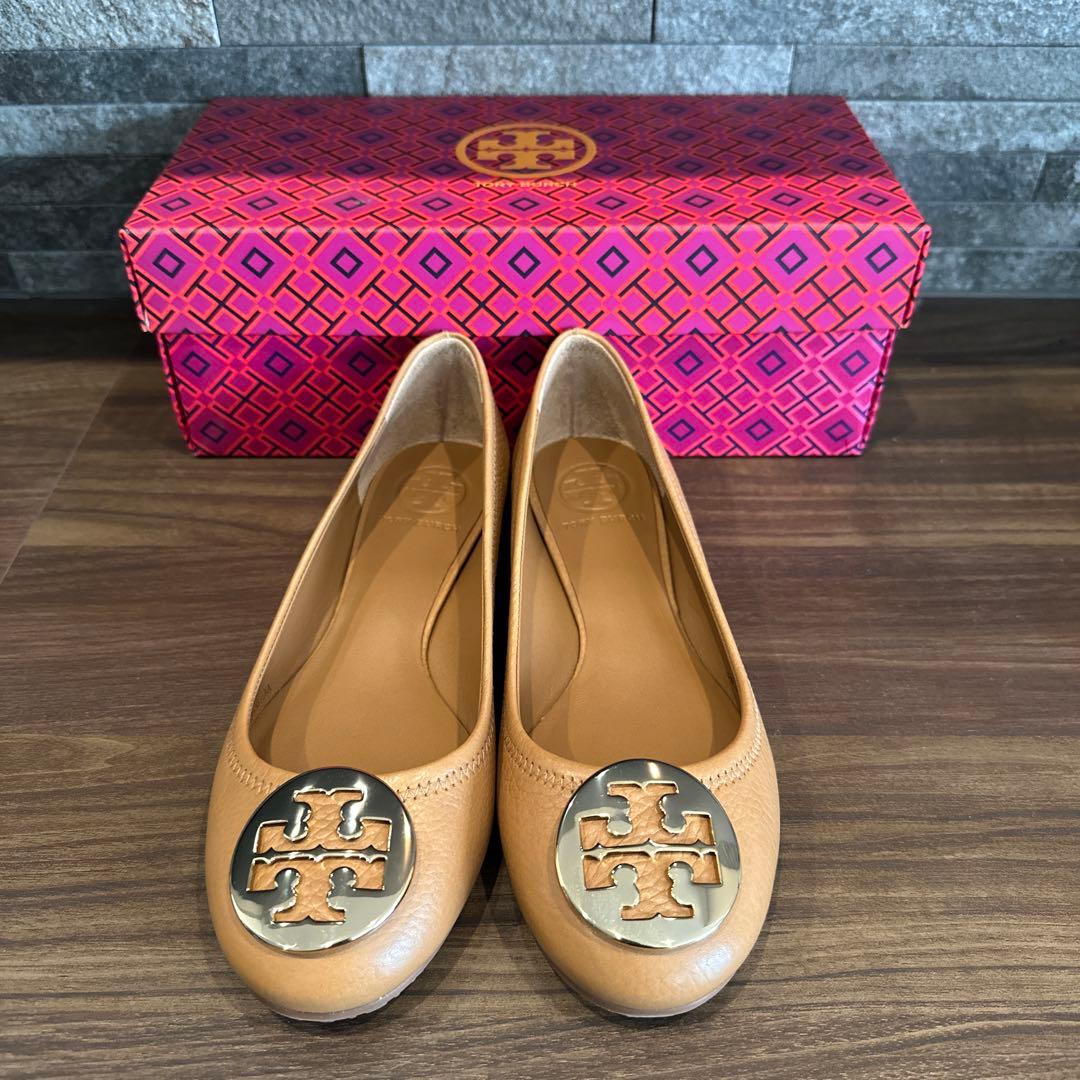 「新品・未使用」TORY BURCH ベージュフラットシューズ 23.5cm