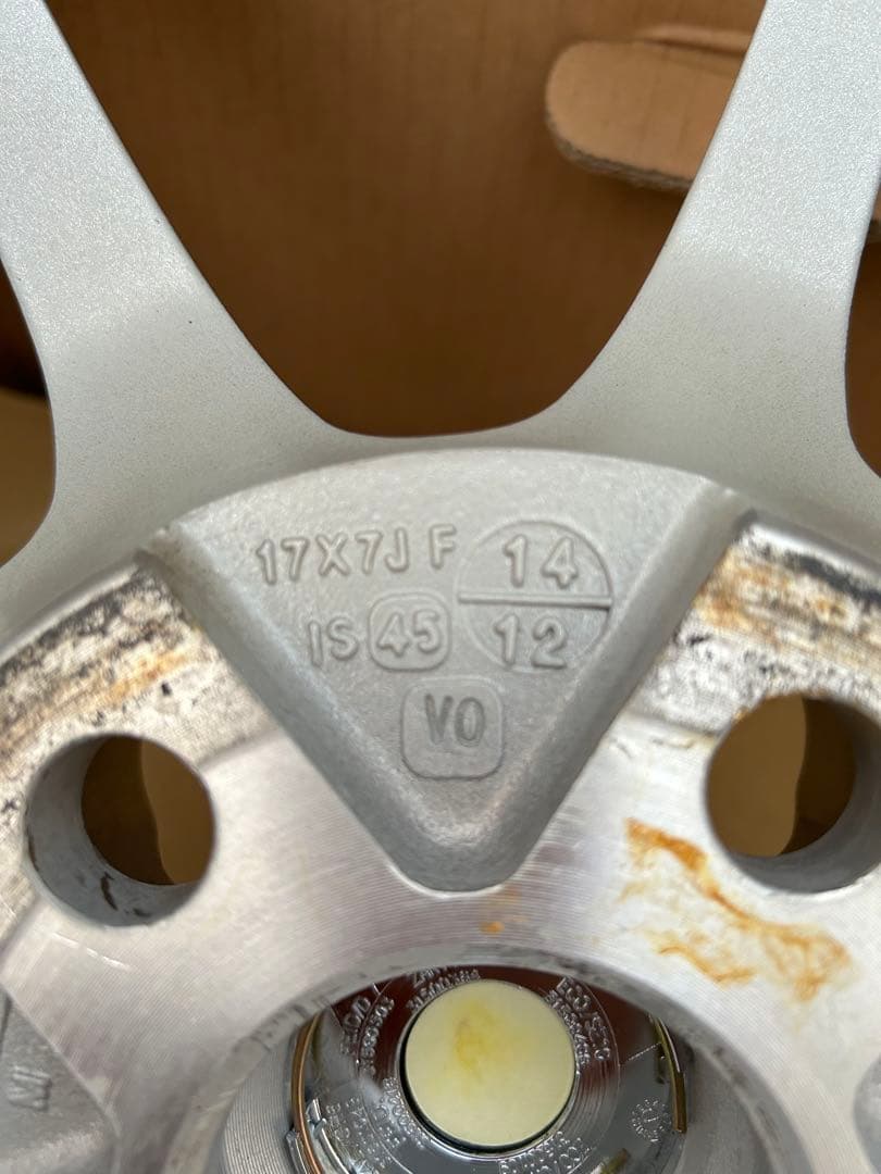 送料込み17インチ美品　❶