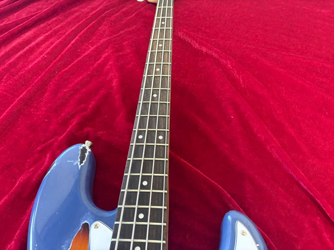 ジャズベース　マルチレイヤーカラー　ラッカーフィニッシュ