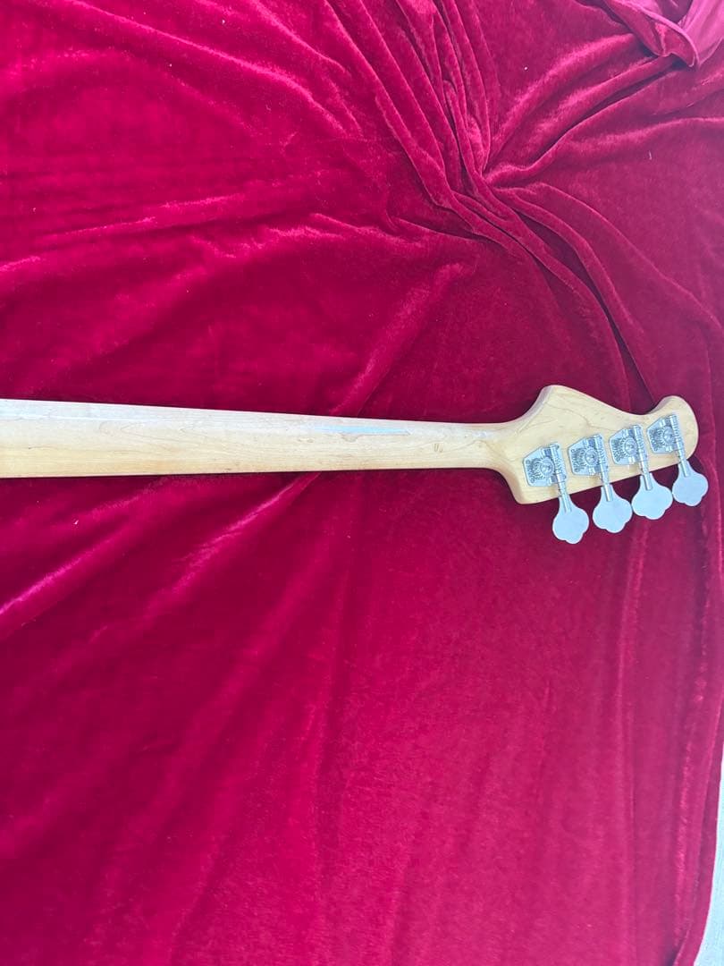 ジャズベース　マルチレイヤーカラー　ラッカーフィニッシュ