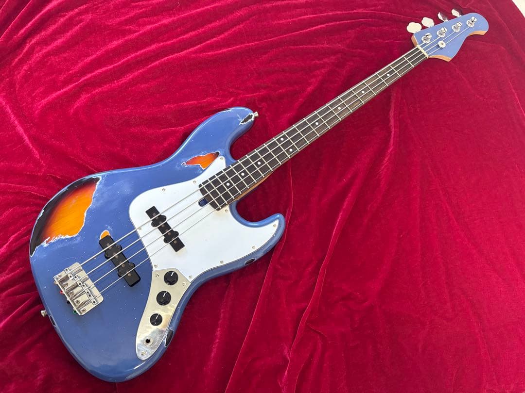 ジャズベース　マルチレイヤーカラー　ラッカーフィニッシュ