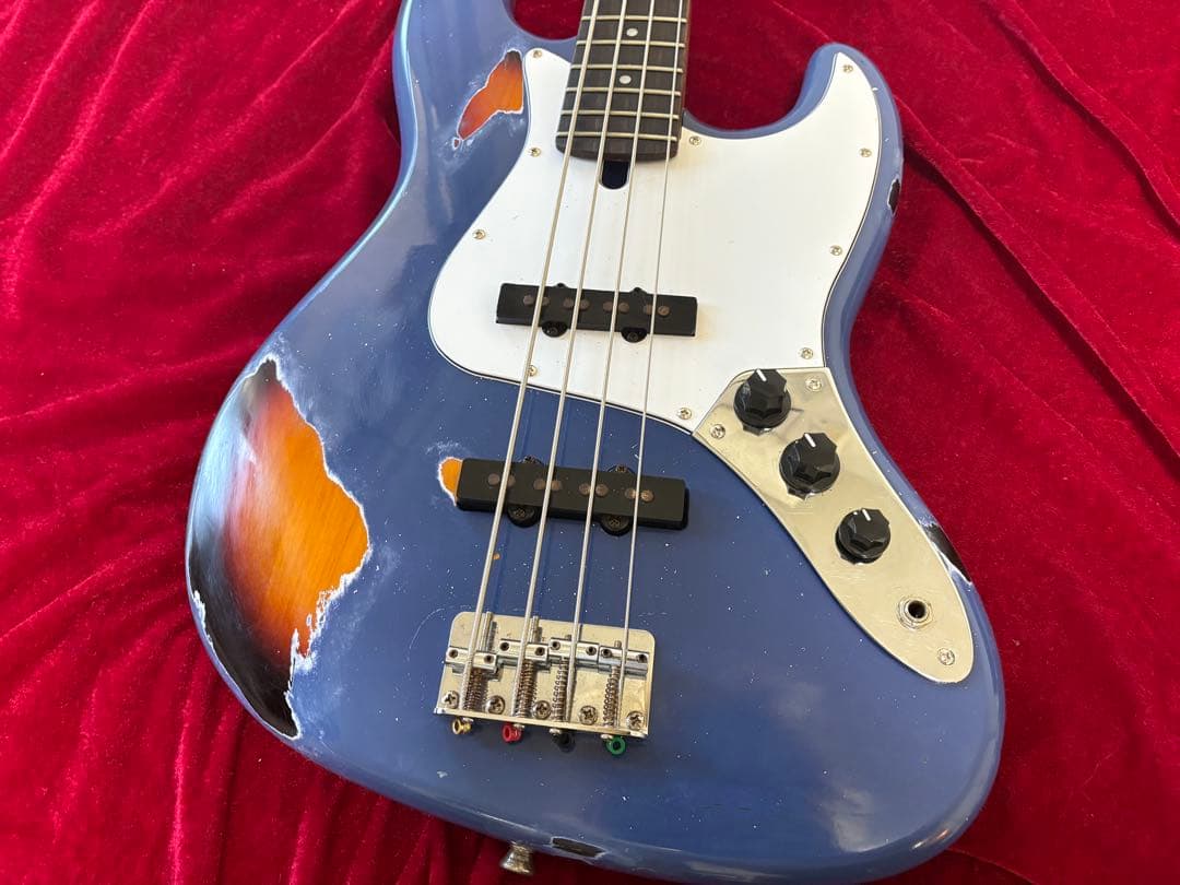 ジャズベース　マルチレイヤーカラー　ラッカーフィニッシュ