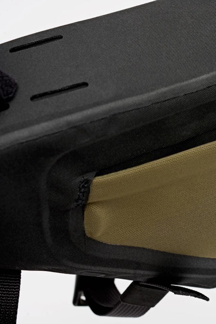  x Apiduraフレームバッグ