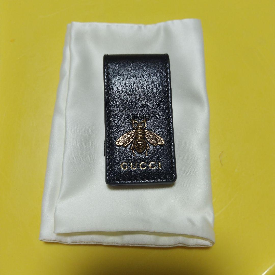 GUCCI レザー マネークリップ 蜂のモチーフ