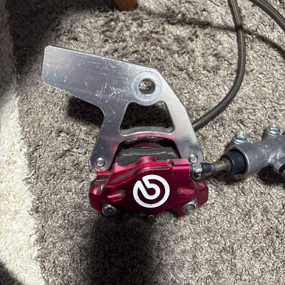 brembo 赤 ブレーキキャリパー　キャリパーサポート　リアマスターセット