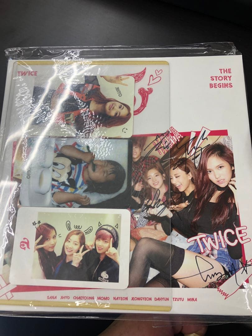 TWICE デビューミニアルバム　数量限定販売　メンバー全員直筆サイン入り