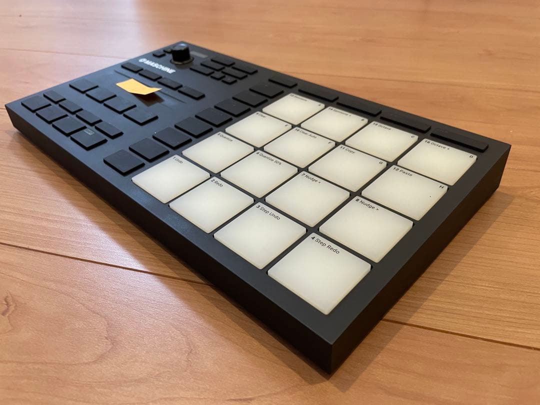 ①NI MASCHINE Mikro Mk3 ライセンス有