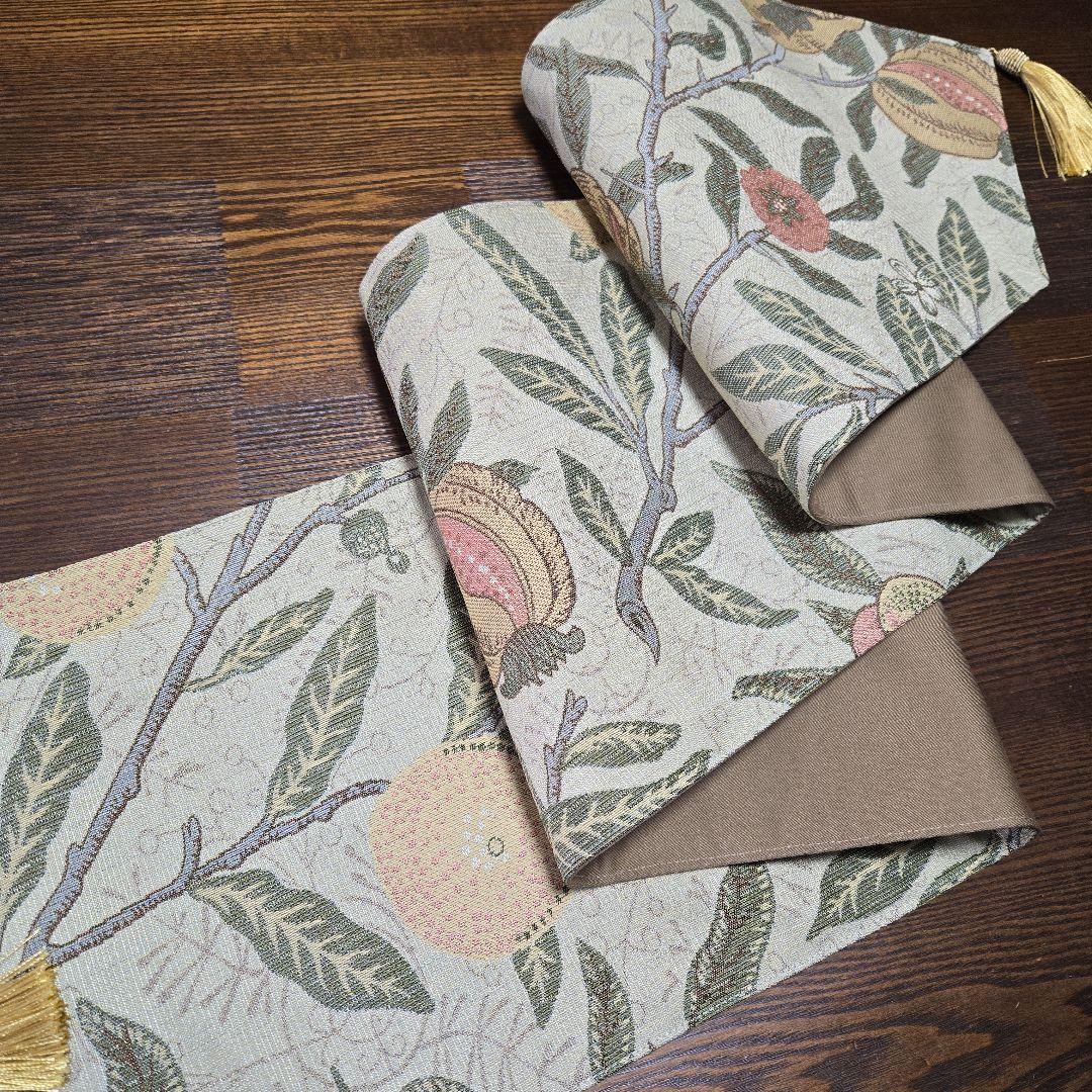 テーブルランナー　皿　花瓶　他