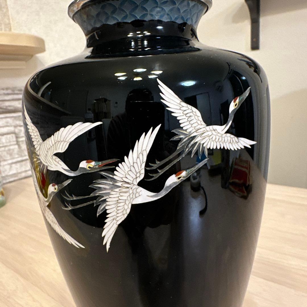 七宝焼、花瓶，金工，金属工芸，黒い鶴の絵柄の花瓶 約28cm