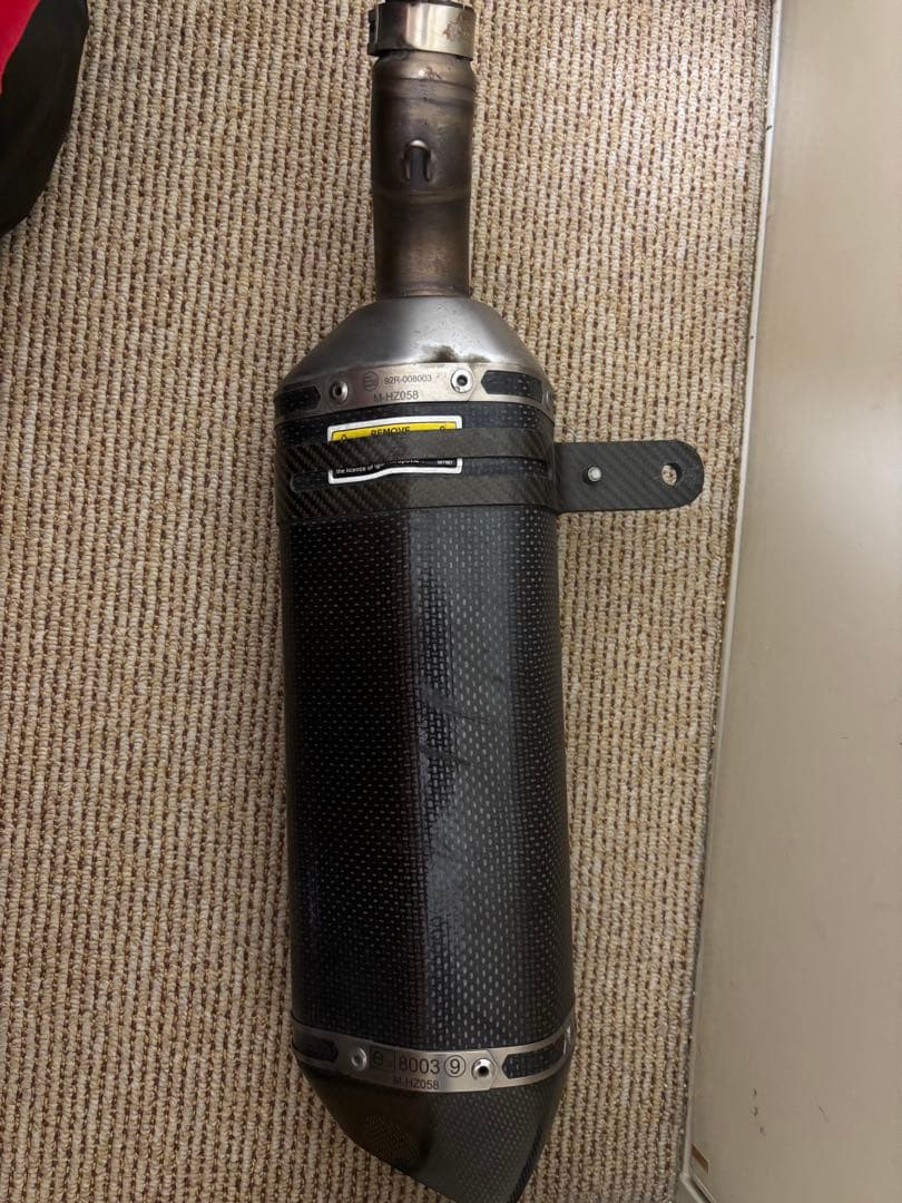 Akrapovic カーボンファイバー マフラー