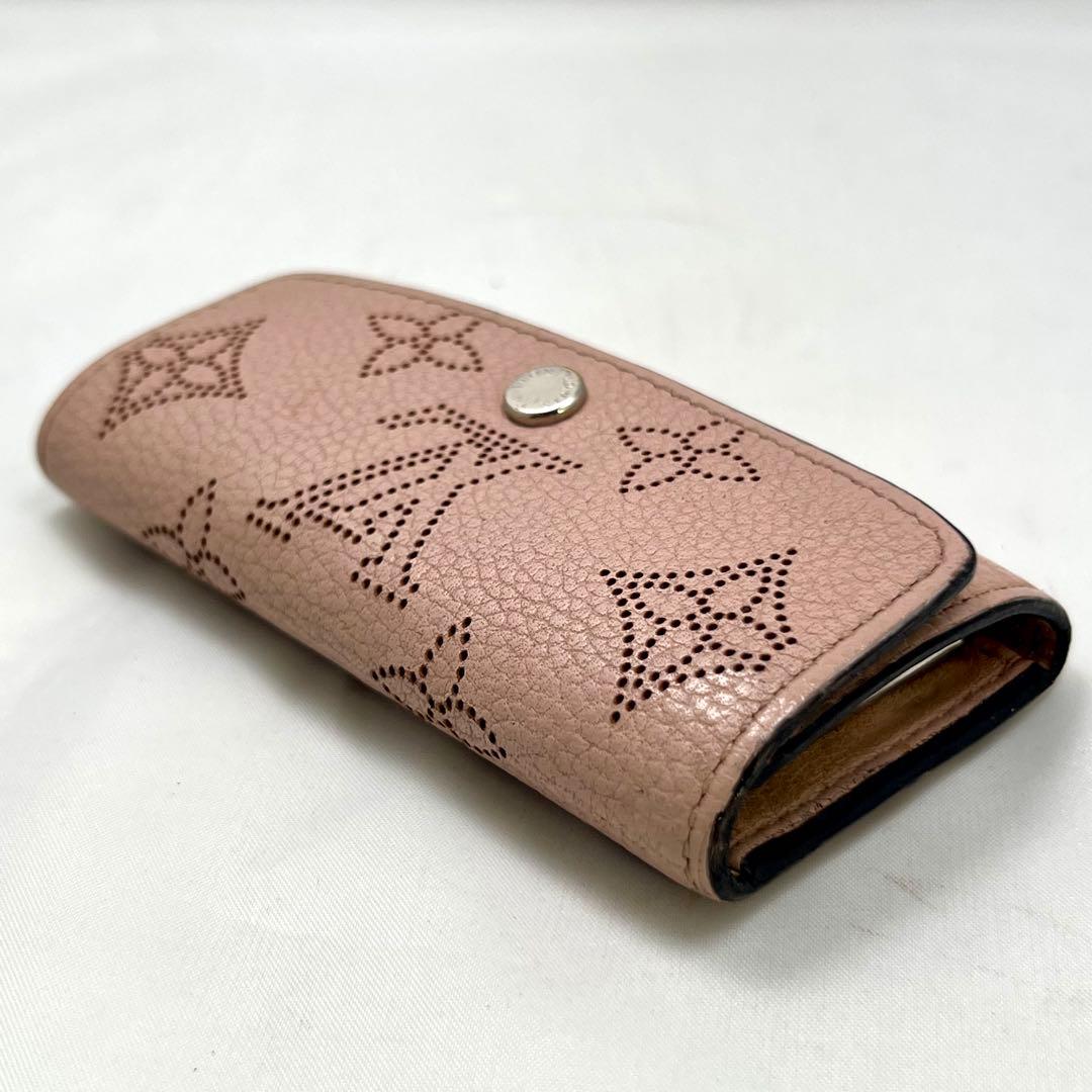 ルイヴィトン マヒナ ミュルティクレ4 マグノリア ピンク M64056