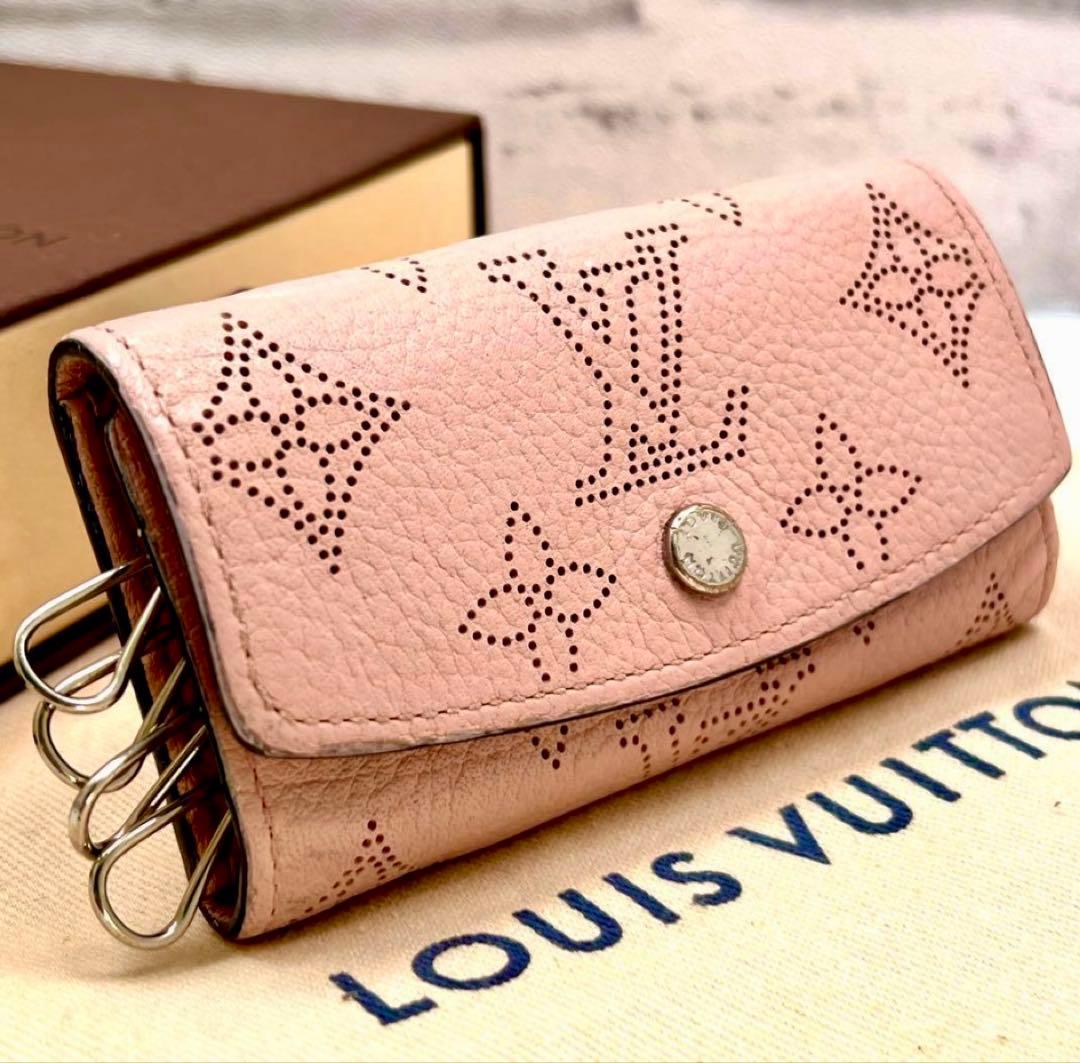 ルイヴィトン マヒナ ミュルティクレ4 マグノリア ピンク M64056