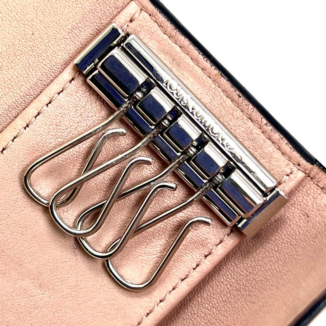 ルイヴィトン マヒナ ミュルティクレ4 マグノリア ピンク M64056