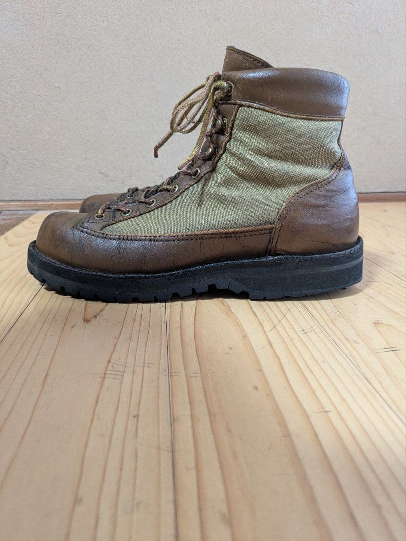 ダナーライト　黒タグ　7EE