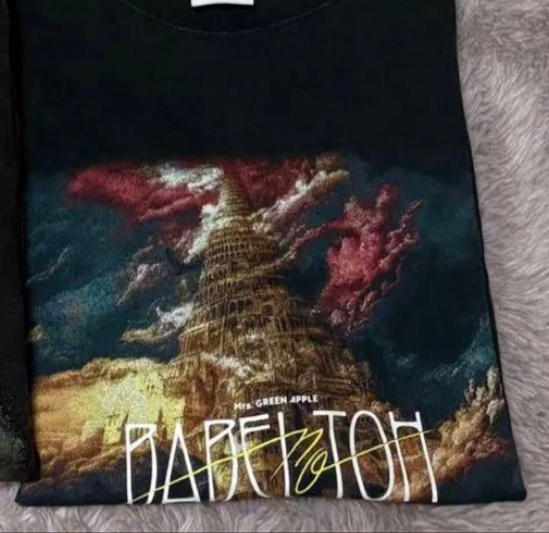 マイキー、バベルビンテージTとメメルピンバッチ