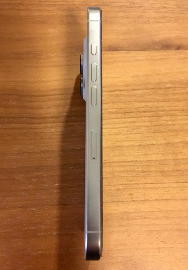 【極美品】iPhone 16 Pro 128GB ホワイトチタニウムSIMフリー