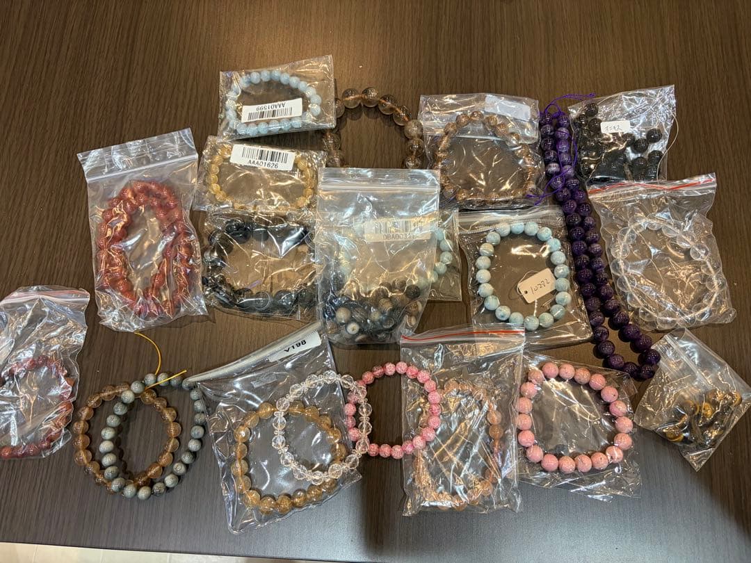 ブレスレット　色々　写真に写ってるものすべて相場がわかりません 値下げします