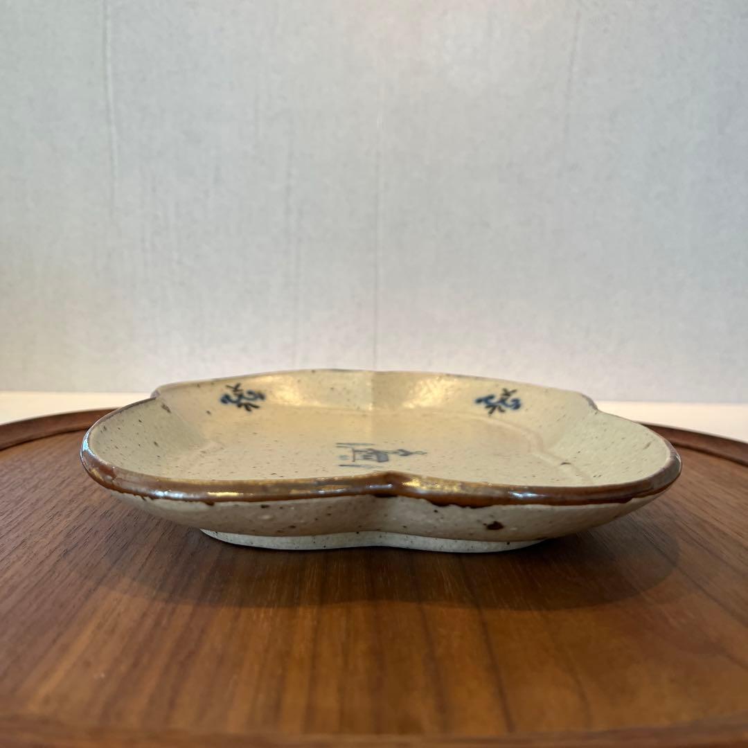 レア！中西申幸さん「鳥遊戯画」シリーズの四つ葉絵皿（大）鹿と教会