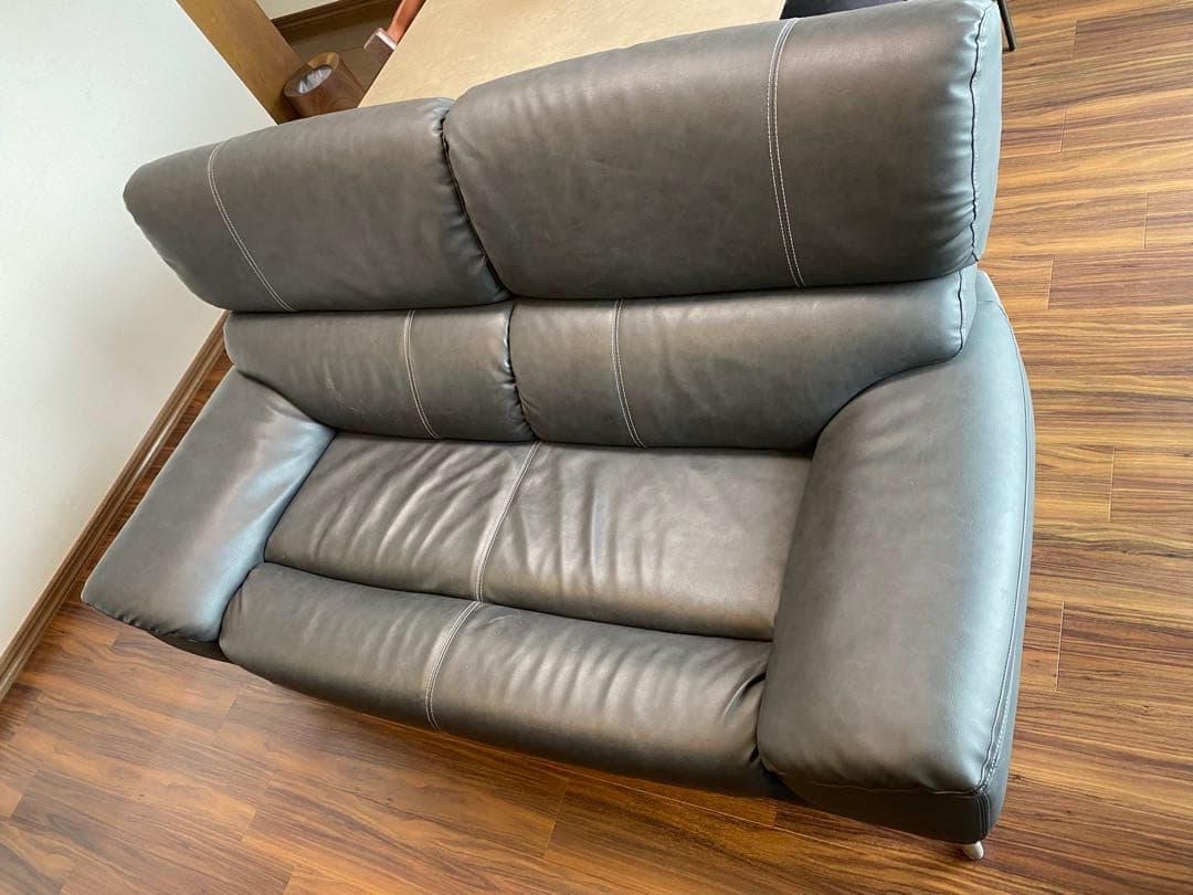 東京インテリア　エドワード　2人掛けソファ