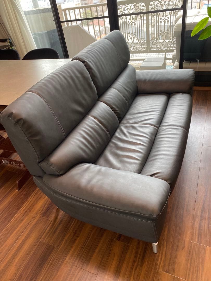 東京インテリア　エドワード　2人掛けソファ