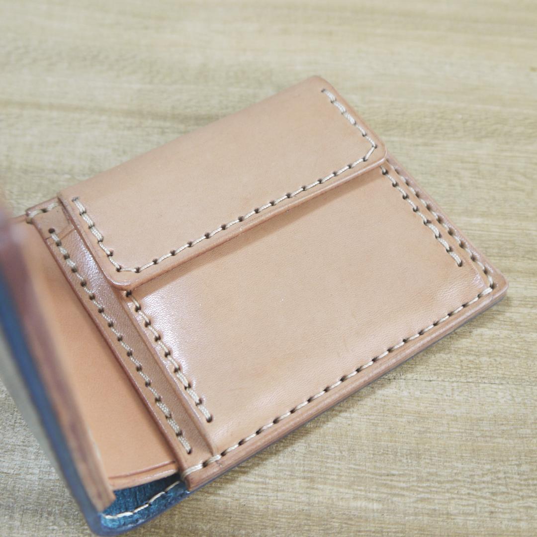 ヌメ革　UKブライドルレザー　リッジウェイズ　ハーフウォレット　青/生成り