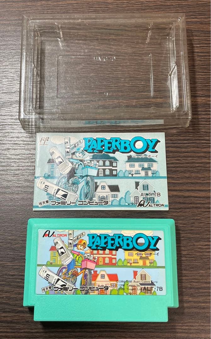 ファミコン　中古カセット　ペーパーボーイ　箱　説明書付き　PAPER BOY