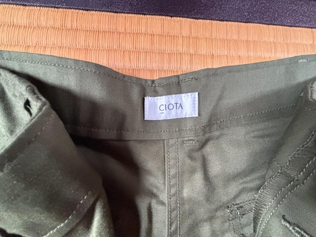 CIOTA スビンコットンバックサテン ベイカーパンツ カーキ５ シオタ