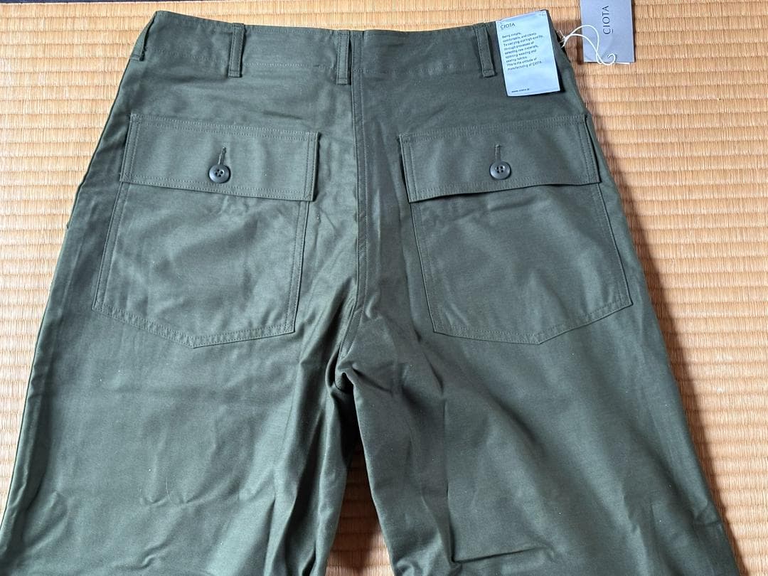CIOTA スビンコットンバックサテン ベイカーパンツ カーキ５ シオタ