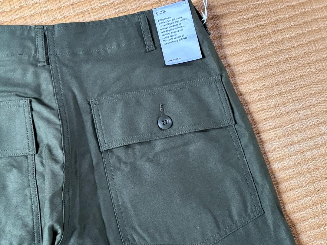 CIOTA スビンコットンバックサテン ベイカーパンツ カーキ５ シオタ