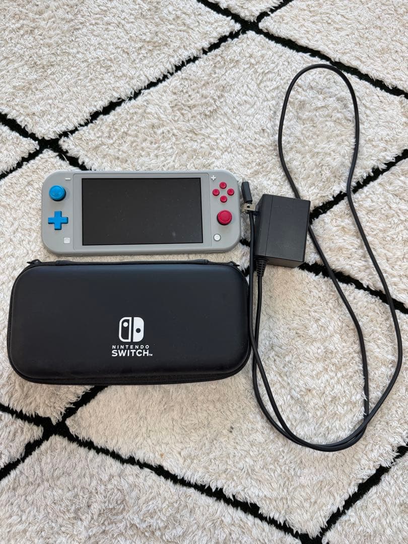 ケース付Nintendo Switch Lite本体（ポケモンソードシールド限定
