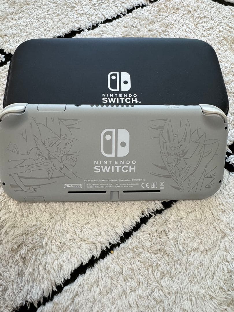 ケース付Nintendo Switch Lite本体（ポケモンソードシールド限定