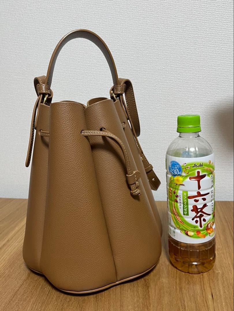 【on】正規品　美品　POLENE ポレーヌ　カヌレバック　huit 大