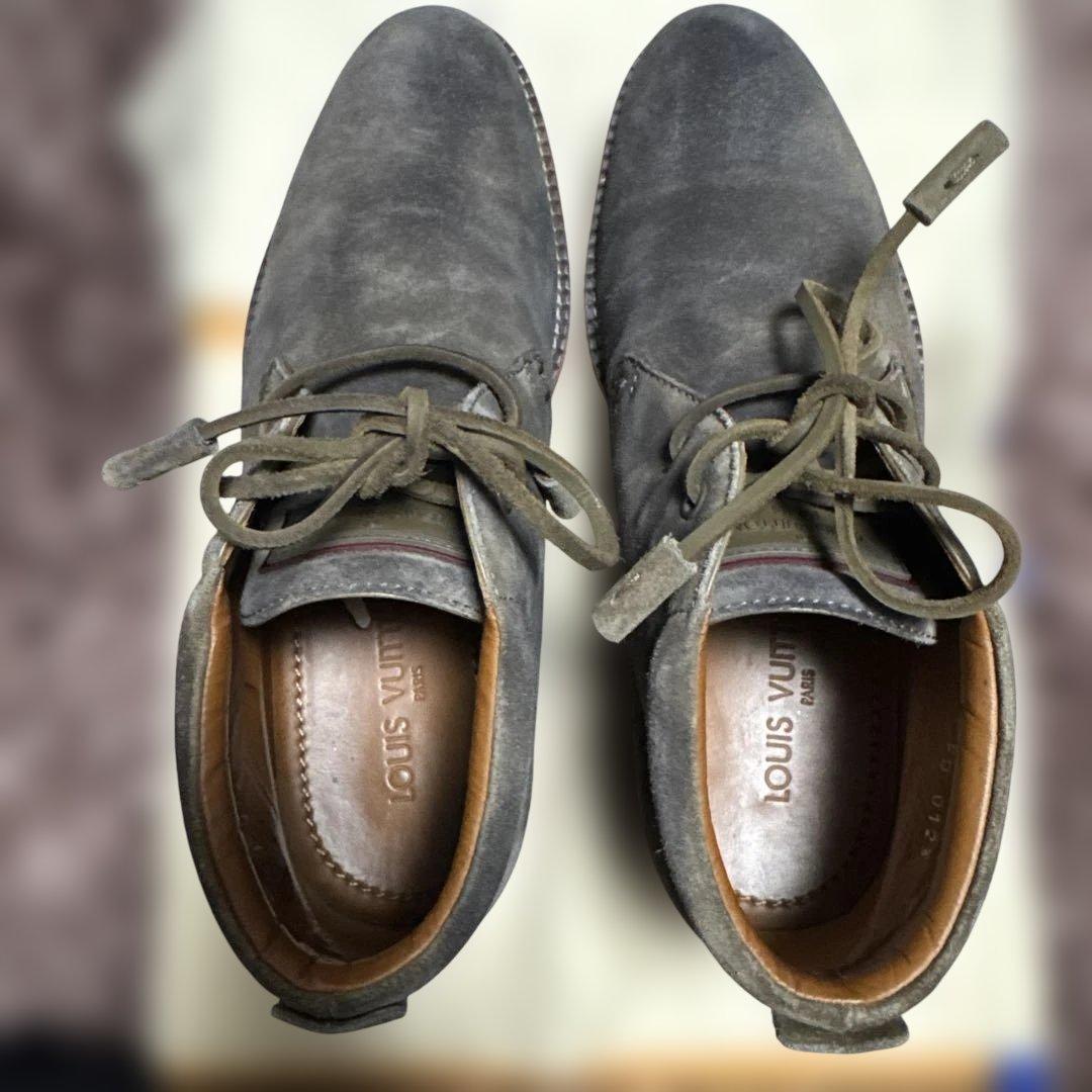 ルイヴィトン　グレー スエード チャッカブーツ 保存袋付き