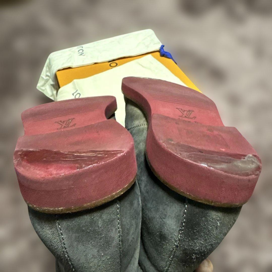 ルイヴィトン　グレー スエード チャッカブーツ 保存袋付き