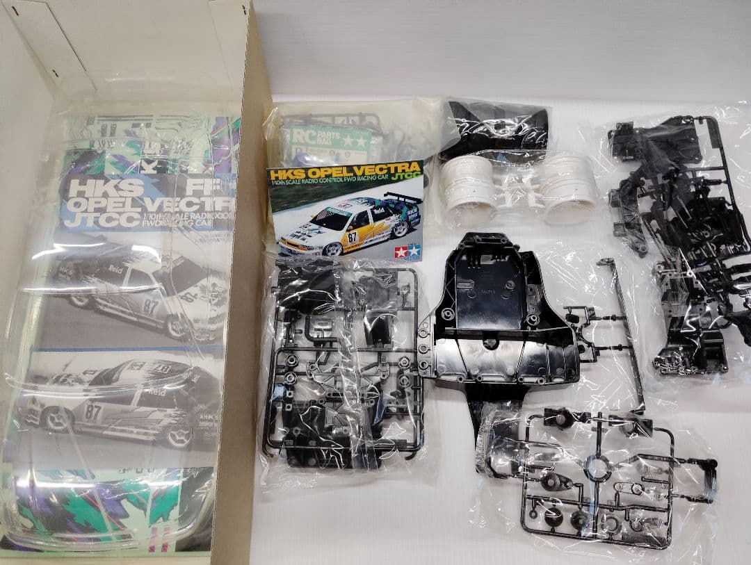 TAMIYA　ラジコンカー1/10HKSオペルベクトラ