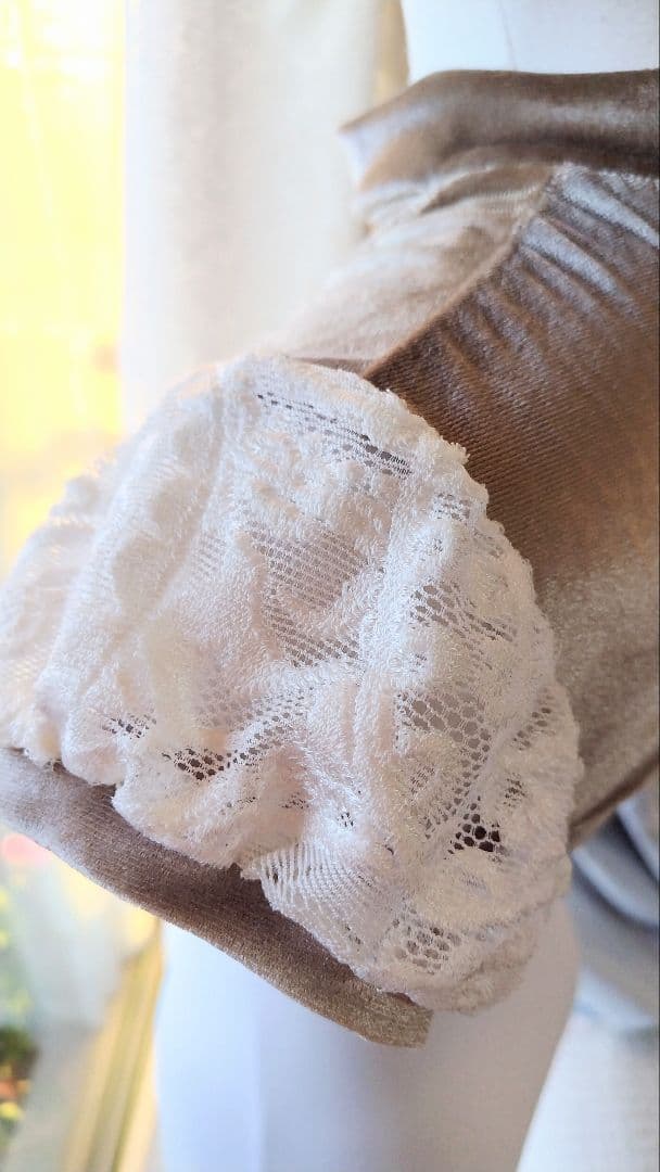 Ｓ～Ｍ／アンティーク風ゴールドベロアとふんわりレース袖チョーカー娘役レオタード